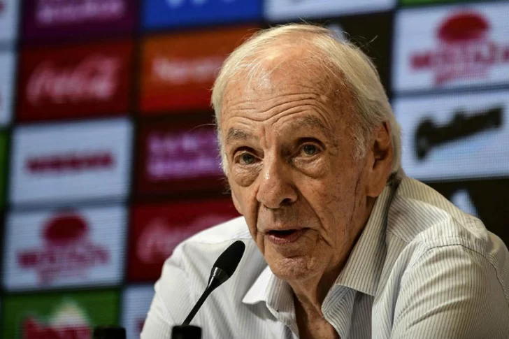 Menotti: “Hay que decirle a Mbappé que venga a jugar a Chacarita”