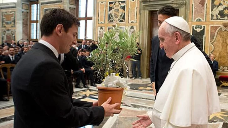 El especial regalo que Messi le envió al papa Francisco