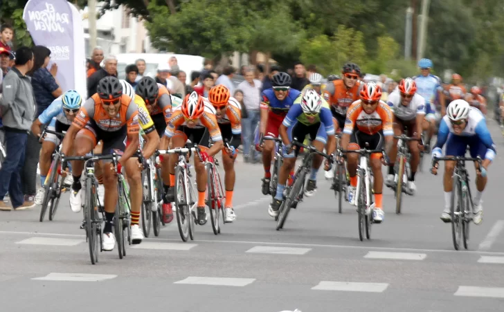 Darío Díaz levantó los brazos en el Circuito de Rawson