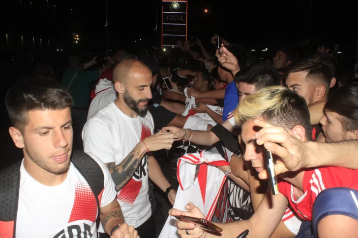 River fue recibido por cientos de hinchas en Santa Lucía