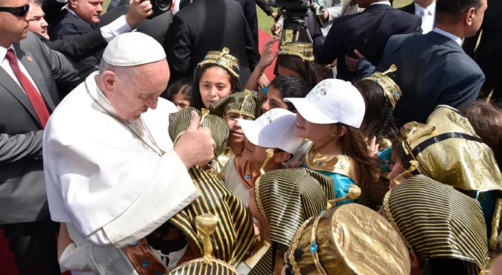 Masiva misa del Papa Francisco en Egipto con una dura crítica al “extremismo” religioso