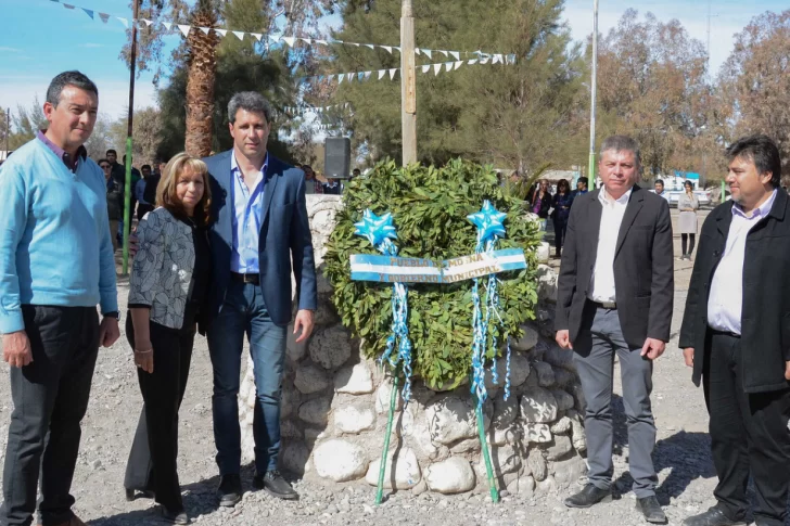 Uñac inauguró una planta de agua y festejó el aniversario de Mogna