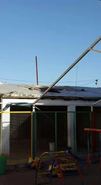 El viento provocó daños en un colegio y obligó a suspender las clases