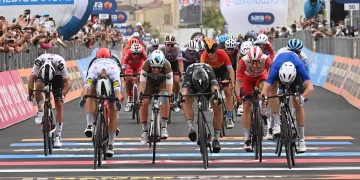 Los ciclistas argentinos Sepúlveda y Richeze, lejos en el Giro de Italia