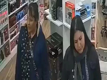 [VIDEO] Tres mujeres se complotan para robar un TV y dos celulares de un local