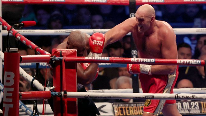 Tyson Fury retuvo el título pesado en una desigual pelea