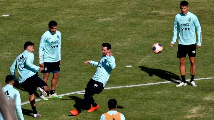 Un drone sorprendió a la selección argentina en el entrenamiento y Scaloni lo mandó a bajar