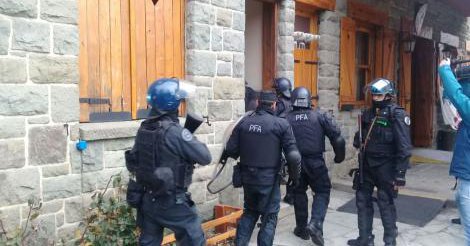 Tensión en Bariloche: ahora los mapuches tomaron la sede de Parques Nacionales