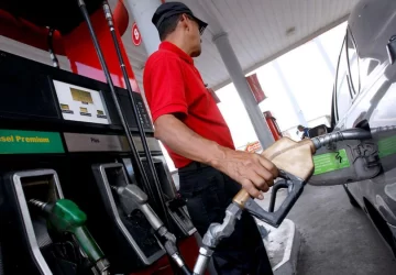 El Gobierno oficializó la postergación del aumento en el impuesto a los combustibles