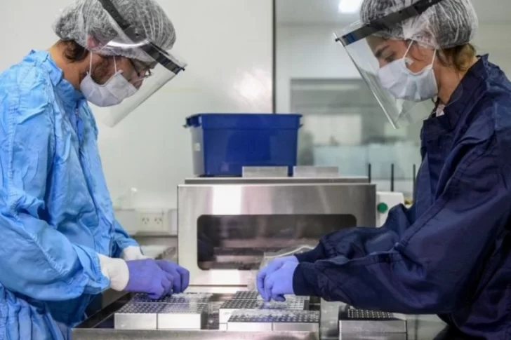 Científicos argentinos crearon un test de coronavirus más veloz y económico