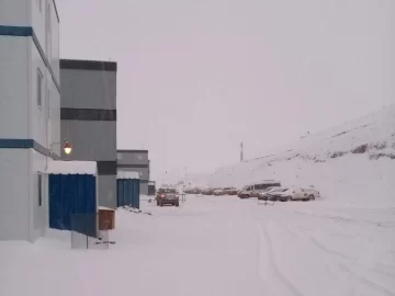 Temporal en Veladero: nieva desde el jueves por la noche y ya hay más de 20 cm acumulados