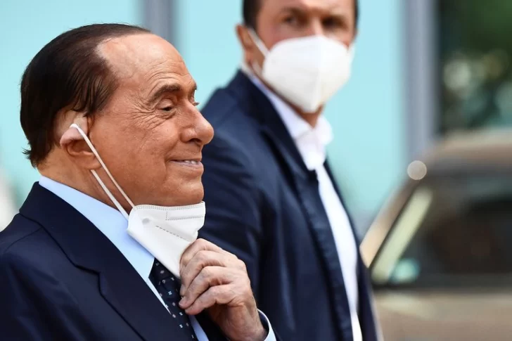 Berlusconi salió del hospital tras tener coronavirus: “Puedo decir que me he salvado”