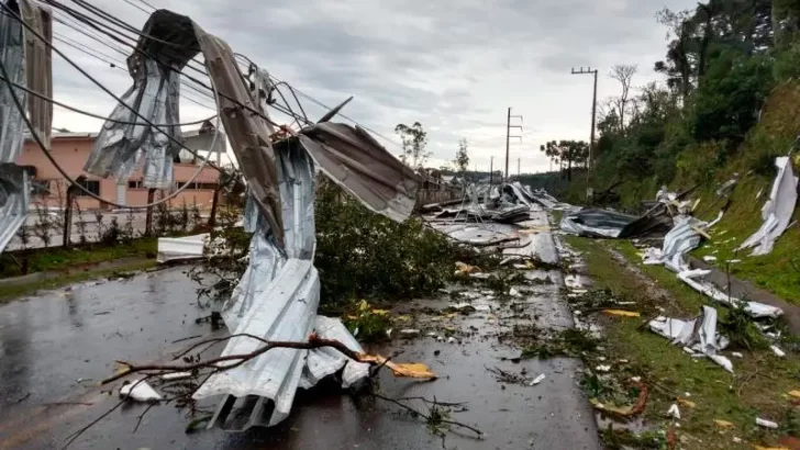 [VIDEOS] Imágenes del impresionante temporal que hizo estragos en Brasil, dejando 10 muertos