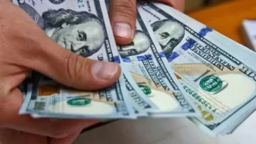 El dólar blue se negoció con un descenso de dos pesos