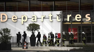 Matan a un presunto terrorista en un aeropuerto de París