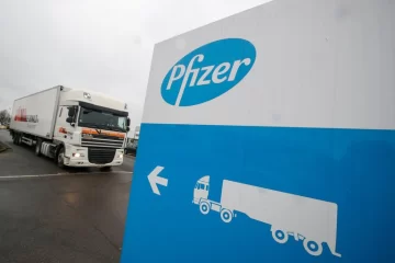 Pfizer fabricará sólo la mitad de las vacunas que tenía previstas para antes de fin de año