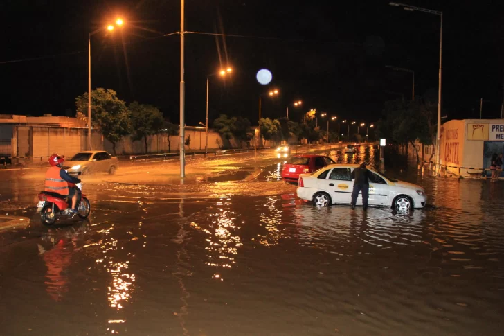 La lluvia y la piedra afectaron al menos a 8 departamentos