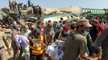 Pakistán: al menos 43 muertos en un accidente ferroviario