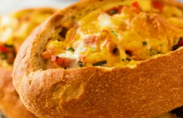 Pan relleno de salchicha y queso, la receta para preparar con los niños