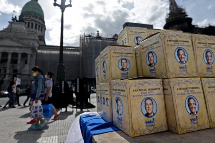 Cuánto cuesta el “pan dulce peronista” que tiene la cara de Cristina y Alberto