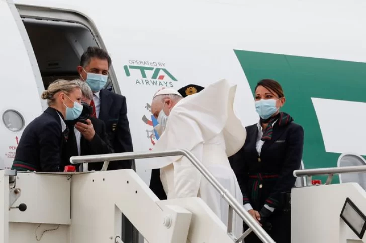 Francisco vuela hacia Chipre para iniciar una visita al Mediterráneo centrada en los refugiados