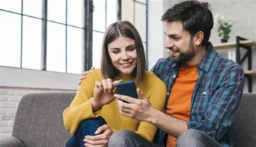 Ofrecen 25.000 dólares a parejas que pasen un mes sin celular