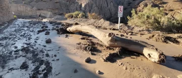 Un aluvión destrozó el ingreso del Parque El Leoncito y hay 19 turistas varados en su interior