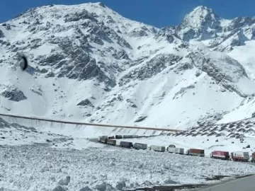 Con más 3.000 camiones varados, reabrió el Paso Cristo Redentor