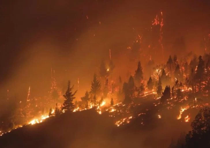 El fuego en la Patagonia se cobró un muerto y hubo tres pobladores con quemaduras graves