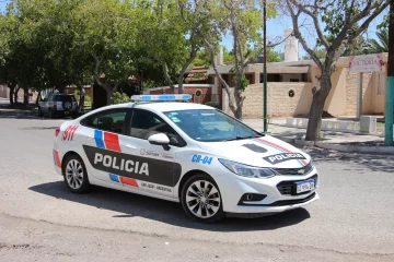 Vio a la policía, quiso escapar en moto y le encontraron cocaína y marihuana