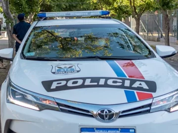 Un policía se fugó de un control, fue perseguido y derrapó: estaba con una menor