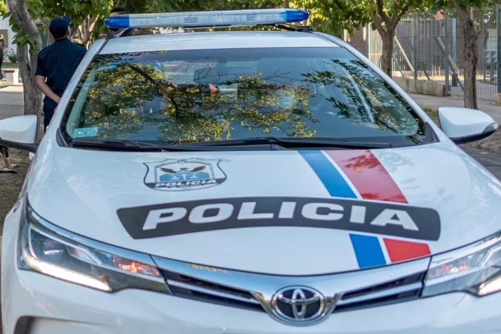 Un policía se fugó de un control, fue perseguido y derrapó: estaba con una menor