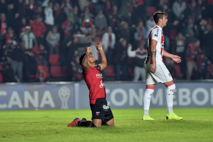 Colón se impuso por 3 a 1 ante River Plate de Uruguay y accedió a octavos