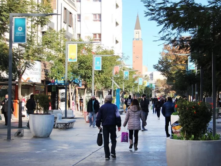 Cómo funcionarán los servicios este lunes y martes feriado en San Juan