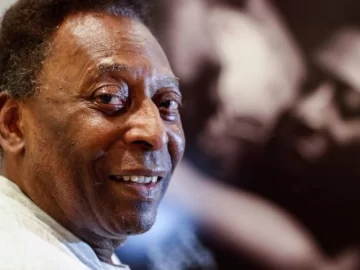 Pelé fue internado por complicaciones en su salud