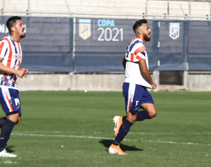 Peñarol cayó en el Bicentenario y acumuló su segunda derrota al hilo