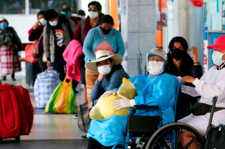 Perú supera los tres millones de casos de coronavirus, casi el 10% de su población