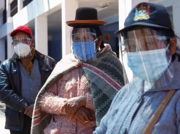 Perú impone el uso obligatorio de dos tapabocas en espacios públicos cerrados