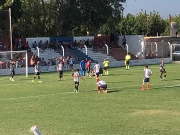 Peñarol se quedó con sabor amargo: empató 2-2 frente a Cipolletti en Chimbas