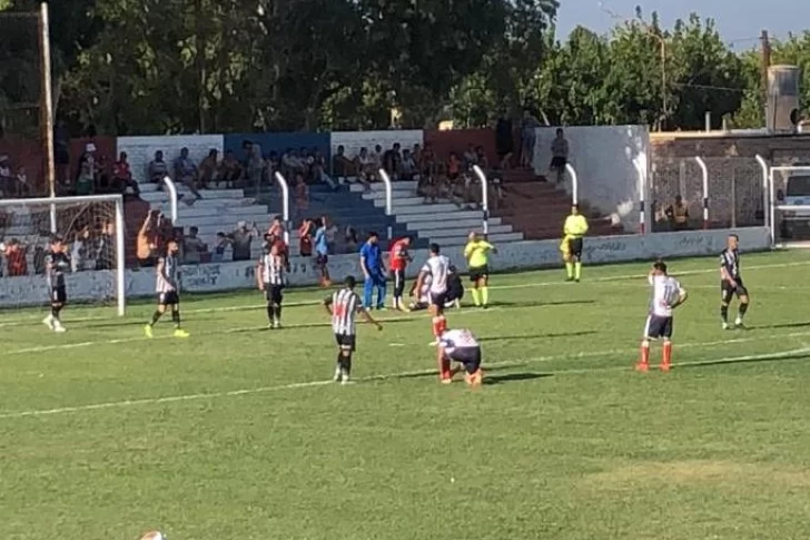 Peñarol se quedó con sabor amargo: empató 2-2 frente a Cipolletti en Chimbas