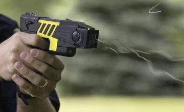 [VIDEO] Mirá cómo funcionan las pistolas Taser