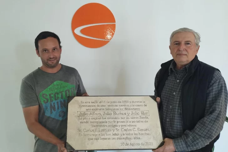 Una placa de la Ruta 12 une pasado con presente y representa la amistad