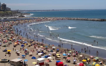 Gollán puso en jaque el verano: “Es inimaginable miles de personas en la costa sin una vacuna”