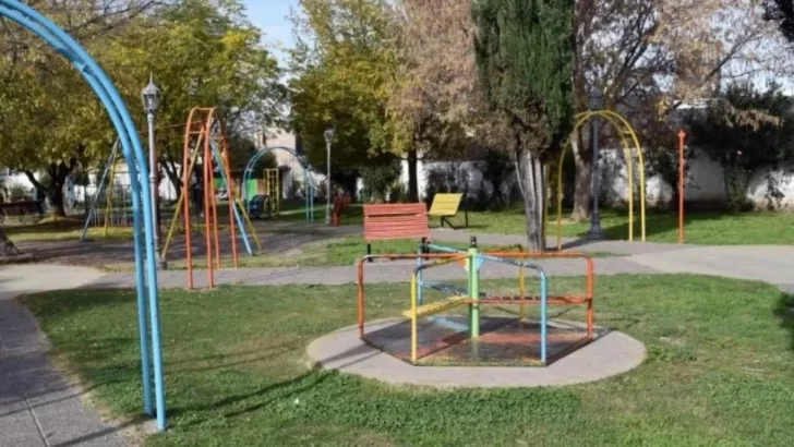 Nena quedó sola en una plaza y un sujeto la llevó a su casa para violarla