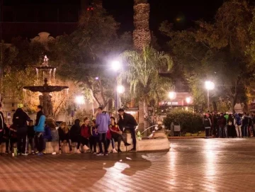 Dos chicas de 14 y 15 años, hospitalizadas luego de ser golpeadas en la Plaza 25 de Mayo