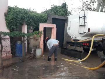 Hay evacuados en al menos tres departamentos por la fuerte lluvia