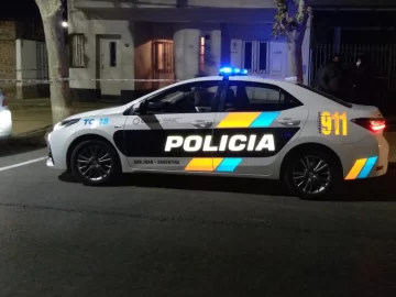 Grupo armado asaltó a 2 familias en sus casas, robó pertenencias y dejó a un hombre herido