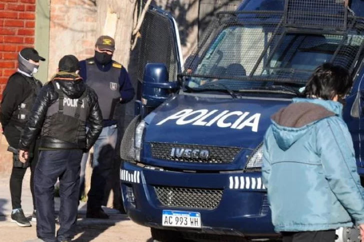 Una mujer de 75 años lucha por su vida tras ser golpeada y violada por unos asaltantes