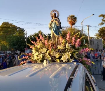 Con una caravana de autos y misa empezaron los festejos por el Día de la Virgen