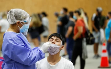 Reportan 19.834 contagios de coronavirus en el país, un 19,5% menos que la semana pasada